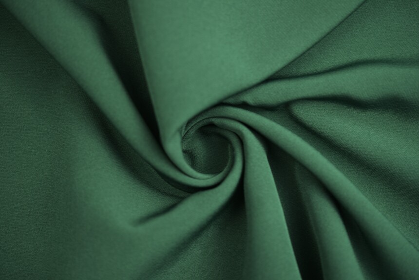 темно-зеленый